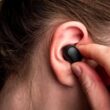 ¿Cómo cuidar la audición ante el uso habitual de audífonos?